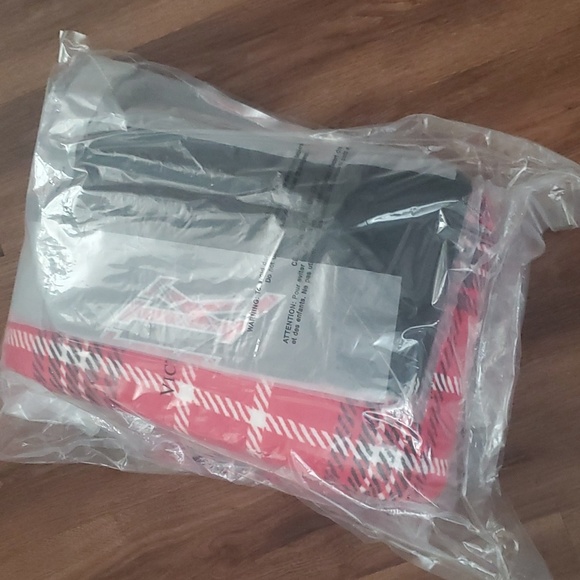 VICTORIA'S ❤️❤️SECRET PINK CHRISTMAS PLAID TOTE AND BLANKET💚❤️💚 - Picture 5 of 8